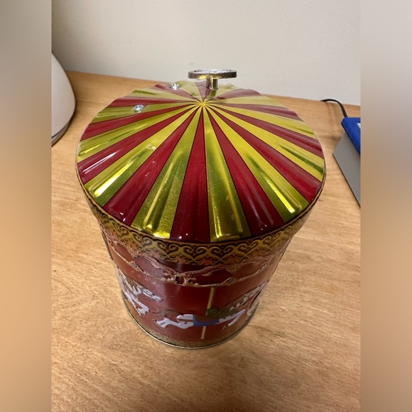 Christmas Candy Tin music box from from 2008. cookie/ candy tin made in Germany - Picture 5 of 12